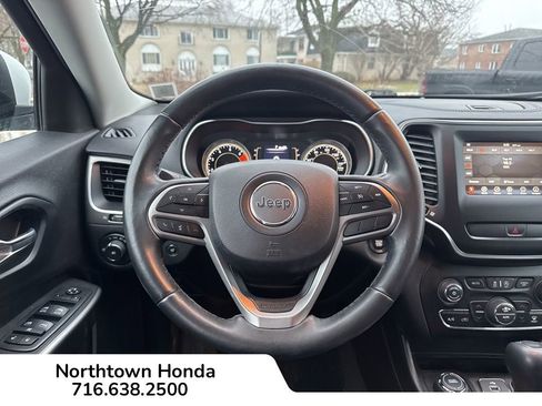 Used 2019 Jeep Cherokee Latitude Plus w/ Comfort/Convenience Group image 19