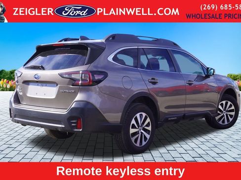 Used 2022 Subaru Outback Premium image 5