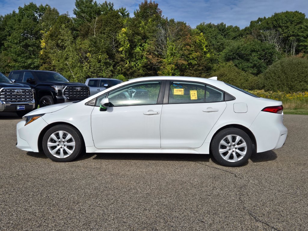 Used 2023 Toyota Corolla LE FWD image 2