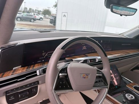 Certified 2025 Cadillac Escalade ESV Sport Platinum image 5