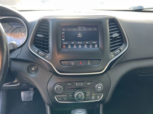 Used 2021 Jeep Cherokee Latitude Plus image 16