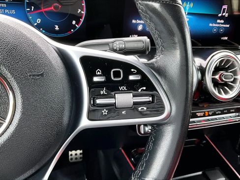 Used 2022 Mercedes-Benz GLB 250 4MATIC image 24