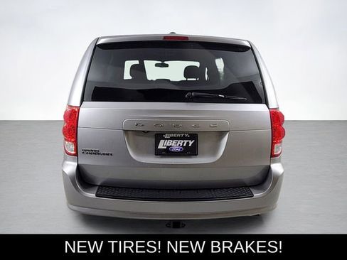 Used 2017 Dodge Grand Caravan SXT w/ Driver Convenience Group image 4