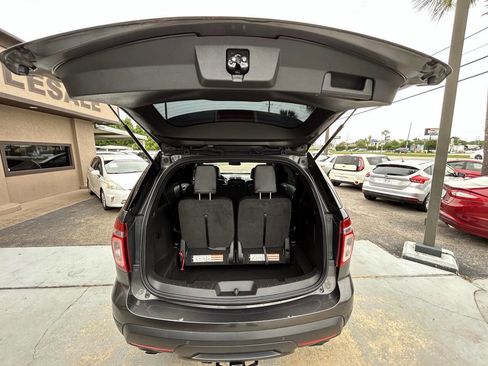 Used 2015 Ford Explorer XLT w/ Equipment Group 202B FWD image 10