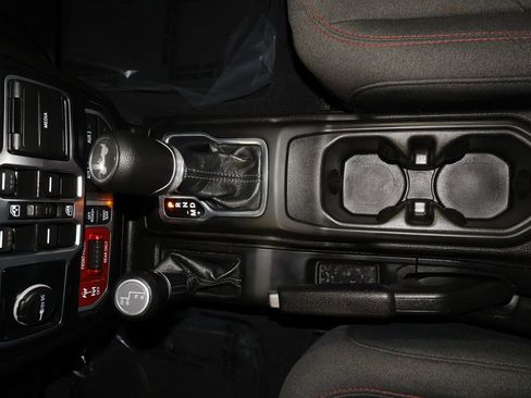 Used 2025 Jeep Wrangler Unlimited Rubicon image 14