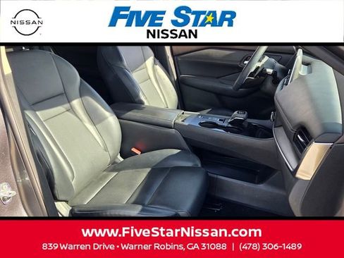 Used 2023 Nissan Rogue SV w/ SV Premium B Package image 17