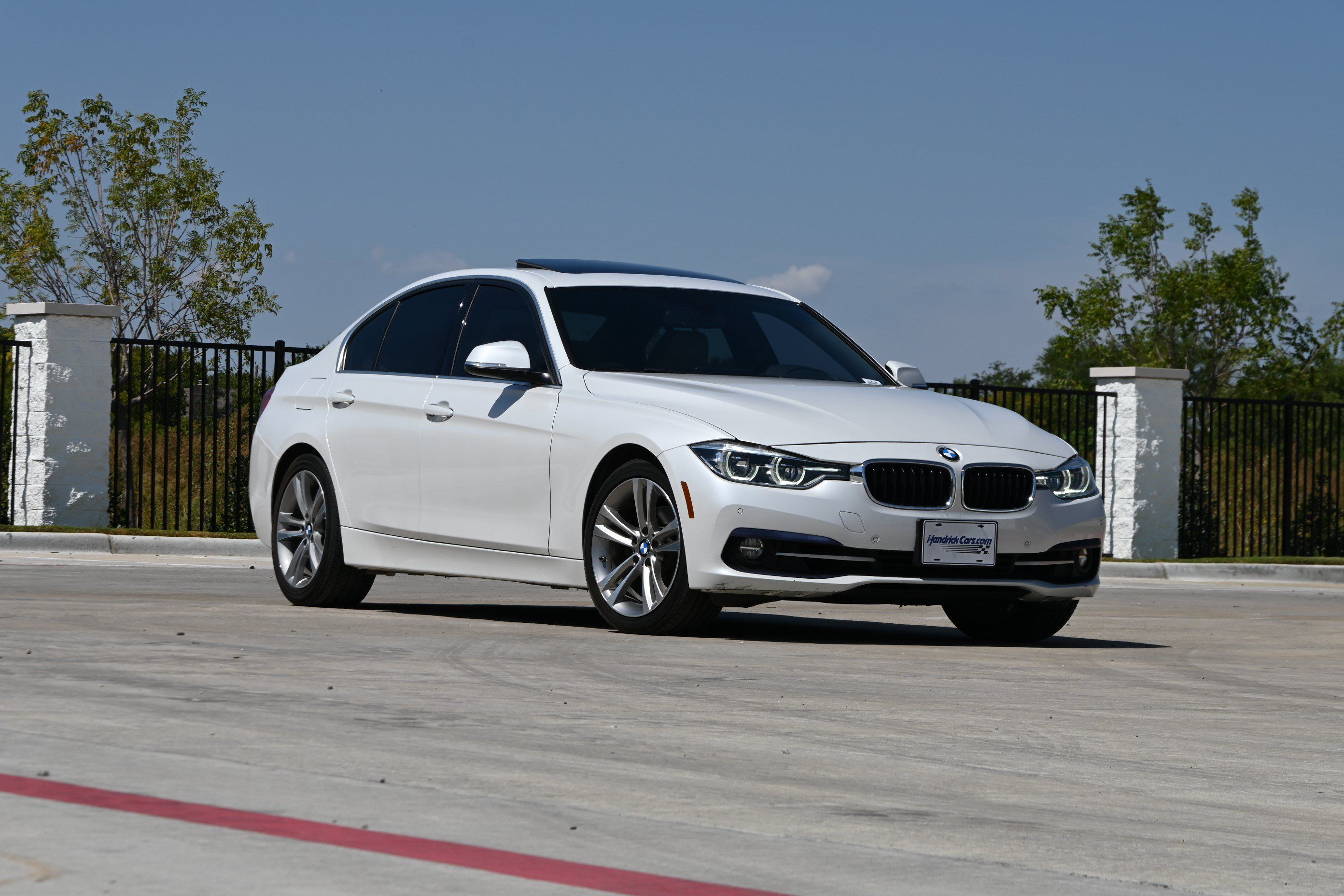 Used 2017 BMW 330i Sedan RWD image 2