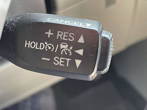 Used 2018 Toyota Highlander XLE FWD image 36