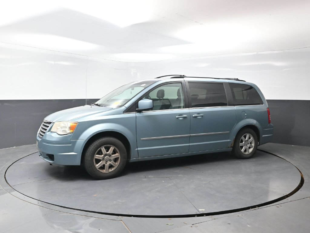 Used 2010 Chrysler Town & Country Touring FWD image 8