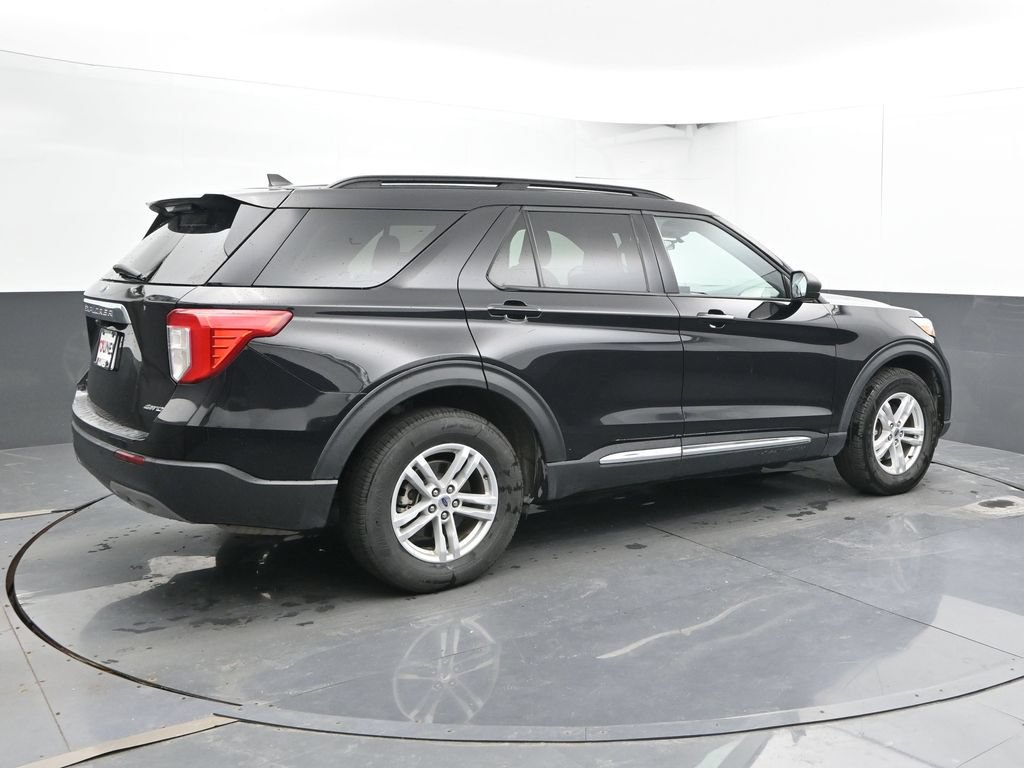 Used 2024 Ford Explorer XLT w/ Equipment Group 202A AWD/4WD image 2