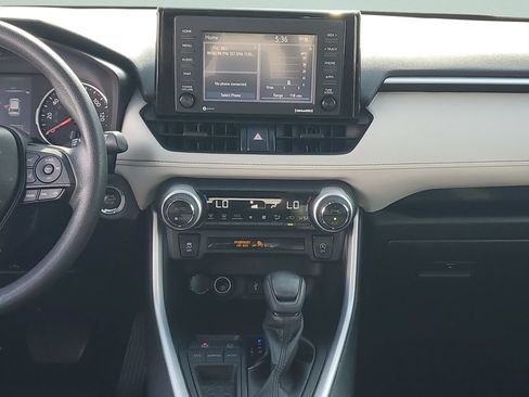 Used 2022 Toyota RAV4 XLE FWD image 18