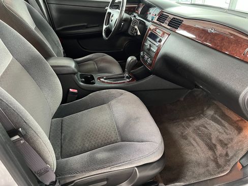 Used 2011 Chevrolet Impala LT FWD image 25