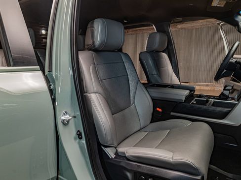 Used 2025 Toyota Tundra Limited AWD/4WD image 27