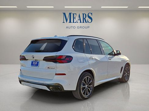 Used 2026 BMW X5 M60i image 4