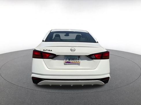 Used 2025 Nissan Altima 2.5 SV FWD image 12