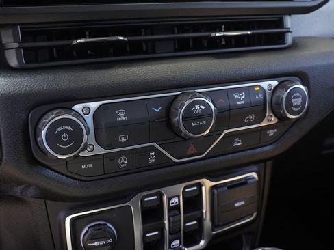 New 2026 Jeep Gladiator Sport AWD/4WD image 15