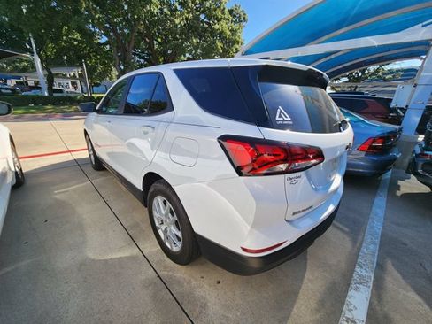 Used 2022 Chevrolet Equinox LS w/ LS Convenience Package FWD image 4