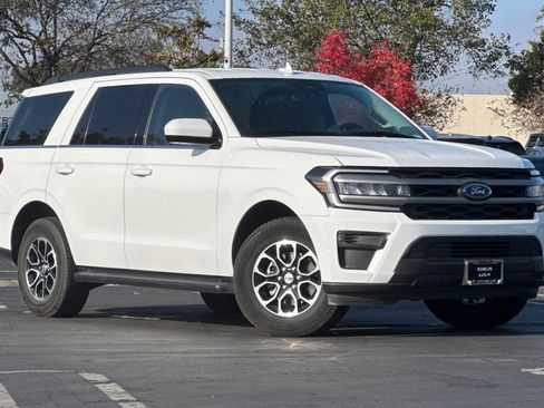 Used 2024 Ford Expedition XLT image 2