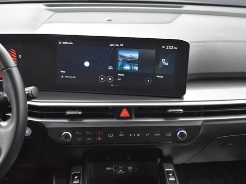 Used 2024 Kia Sorento S image 18