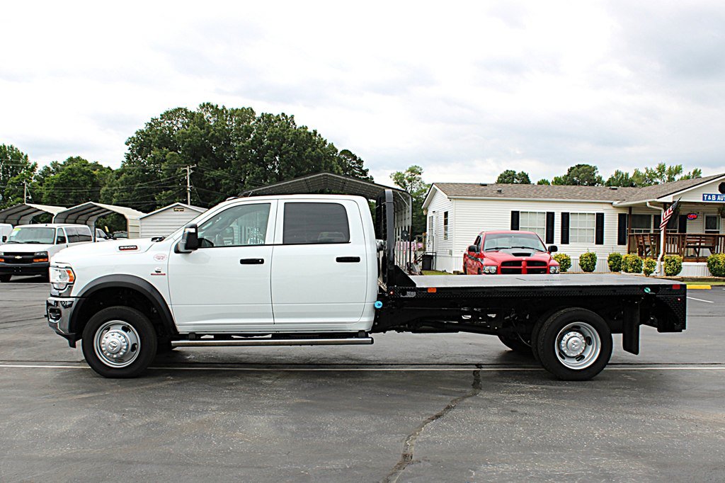 Used 2024 RAM 5500 Tradesman w/ Chrome Appearance Group AWD/4WD image 6