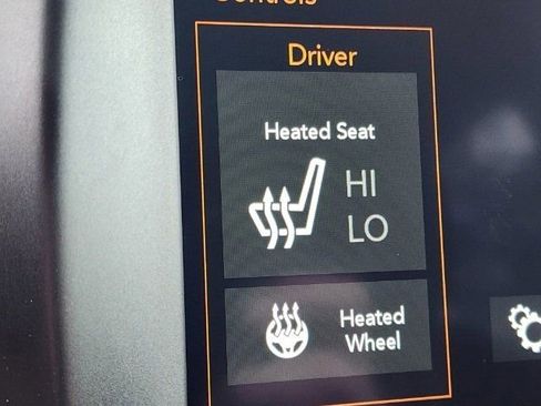 Used 2023 Jeep Renegade Latitude w/ Premium Group image 10