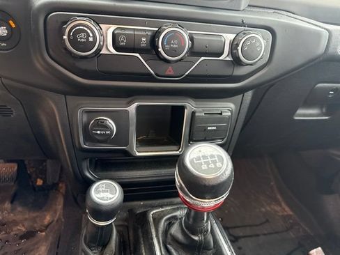 Used 2021 Jeep Gladiator Sport AWD/4WD image 19