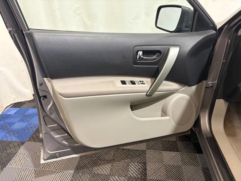 Used 2015 Nissan Rogue S w/ Convenience Package image 8