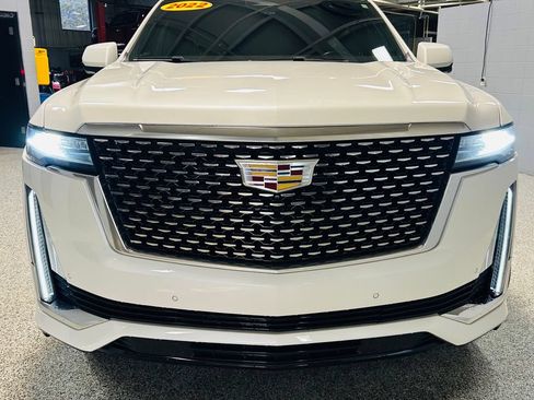 Used 2022 Cadillac Escalade ESV Luxury AWD/4WD image 2