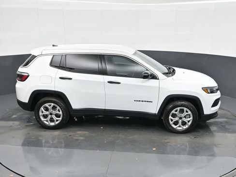 Used 2025 Jeep Compass Sport image 30