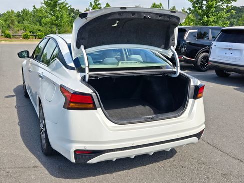 Used 2024 Nissan Altima 2.5 SV FWD image 18