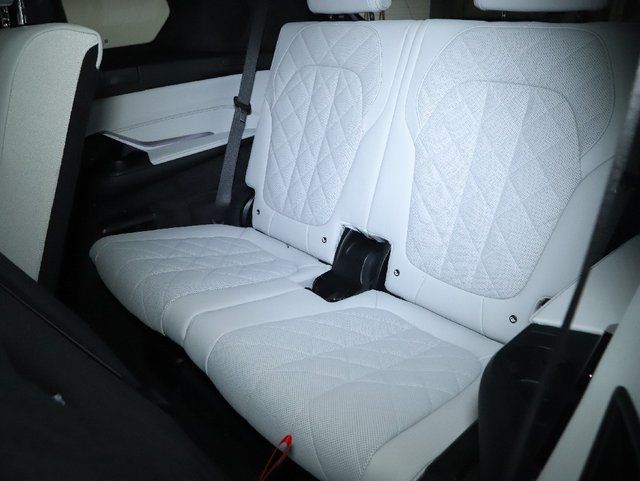 Used 2024 BMW X7 xDrive40i w/ Executive Package AWD/4WD image 15