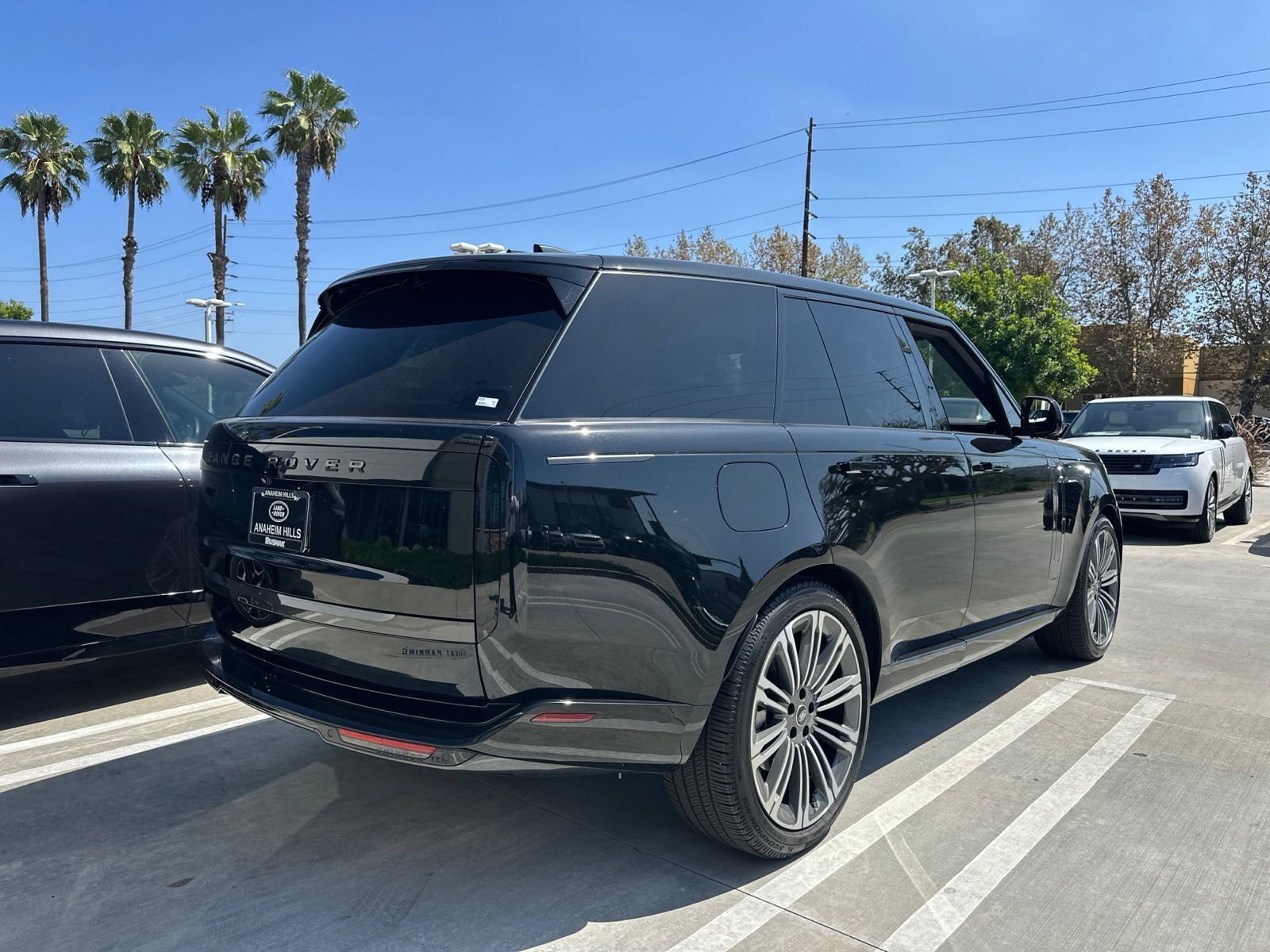 Certified 2025 Land Rover Range Rover SE AWD/4WD image 3