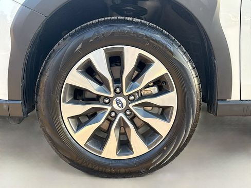Used 2025 Subaru Outback Limited AWD/4WD image 33