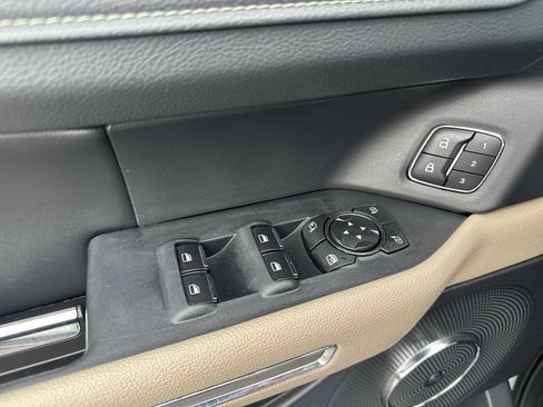 Used 2022 Ford Expedition Limited image 25