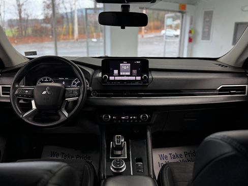 Used 2023 Mitsubishi Outlander SE image 21