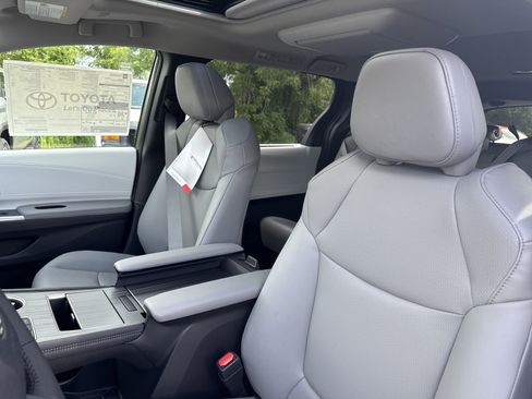 New 2025 Toyota Sienna XLE image 14