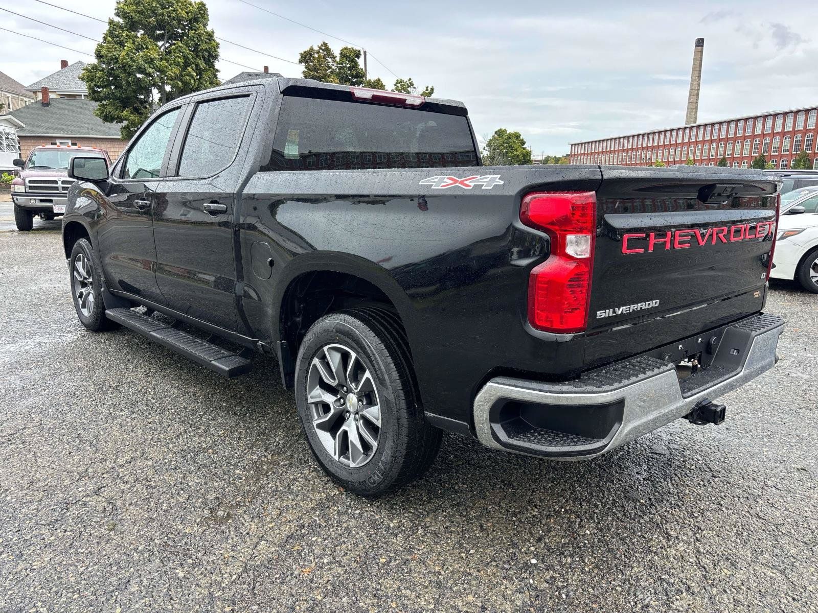 Used 2023 Chevrolet Silverado 1500 LT AWD/4WD image 6