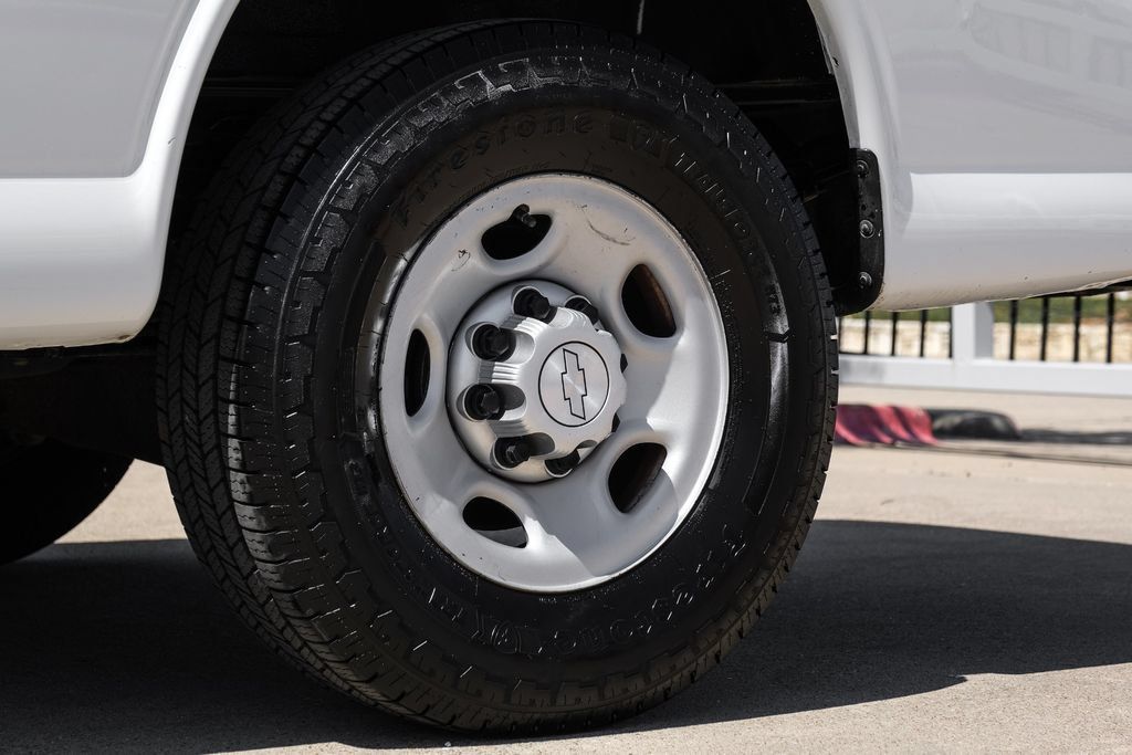Used 2017 Chevrolet Express 2500 RWD image 49