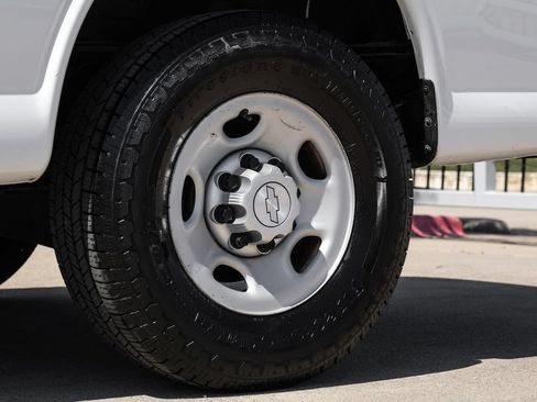 Used 2017 Chevrolet Express 2500 RWD image 49