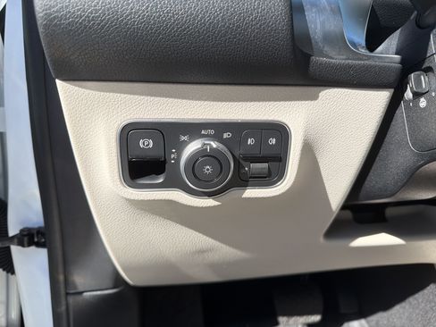 Certified 2025 Mercedes-Benz GLB 250 4MATIC image 17