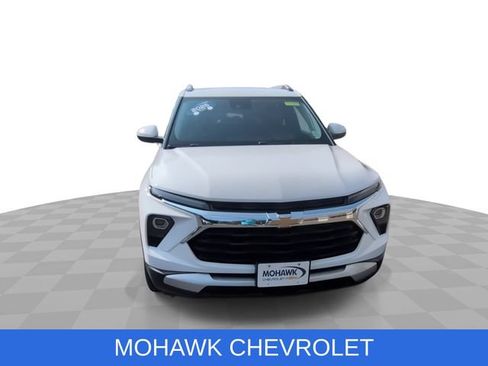 Certified 2025 Chevrolet TrailBlazer LT w/ Convenience Package AWD/4WD image 3