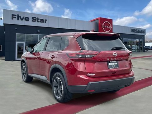 Used 2025 Nissan Rogue SV AWD/4WD image 4