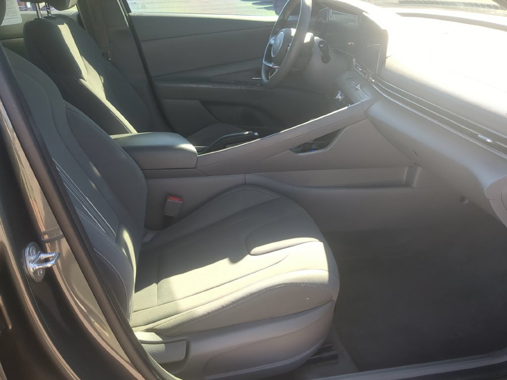 Used 2024 Hyundai Elantra SEL FWD image 25