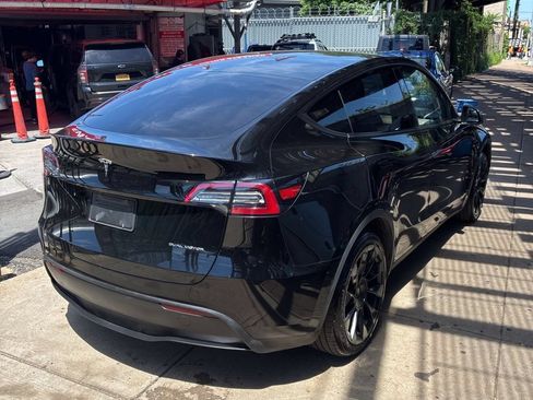 Used 2023 Tesla Model Y Long Range AWD/4WD image 3