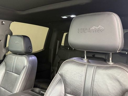 Used 2021 Chevrolet Silverado 1500 High Country w/ Technology Package image 19