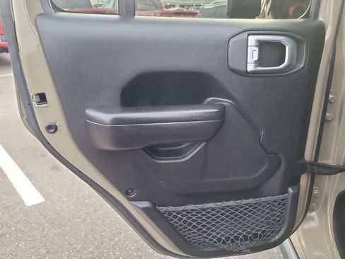 Certified 2020 Jeep Gladiator Rubicon w/ LED Lighting Group image 7