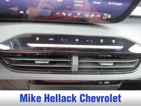 Used 2025 Buick Enclave Preferred FWD image 28