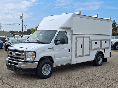 New 2026 Ford E-350 and Econoline 350 Super Duty w/ Power Equipment Group image 3