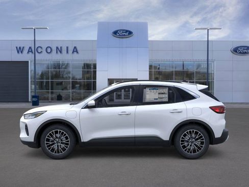 New 2026 Ford Escape SE image 3