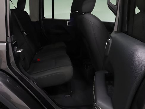 Certified 2018 Jeep Wrangler Unlimited Sahara AWD/4WD image 14